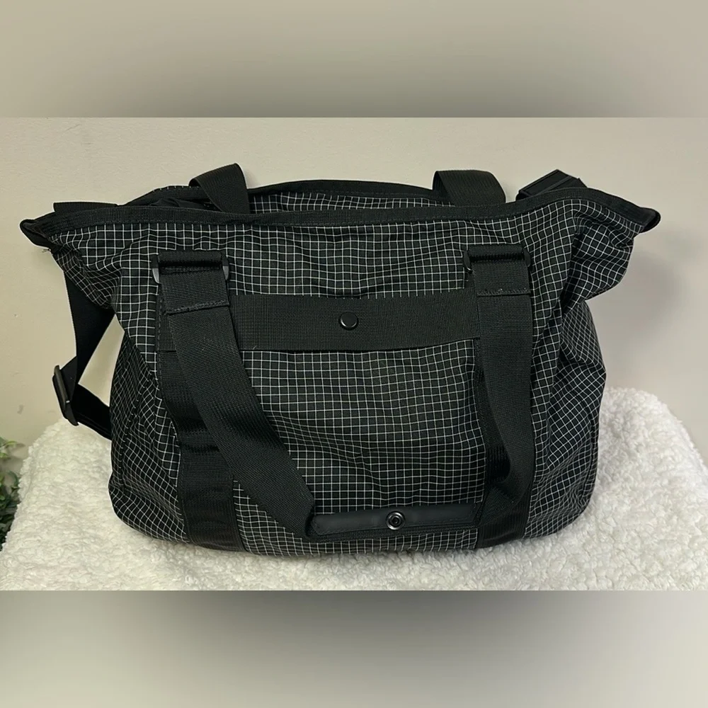 Reebok Black Grid Pattern Gym Duffel Bag Yoga Travel Tote 16x12‎